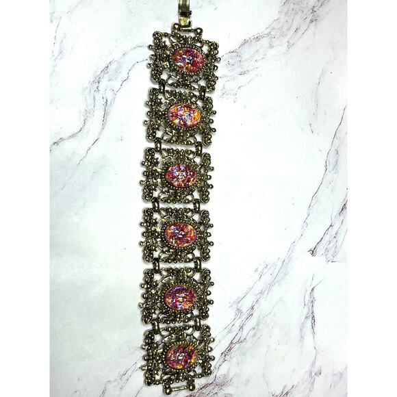 50's Vintage Pink Confetti Dragon Eye Lucite Cabochon Gold Tone Chunky Bracelet - Picture 4 of 11